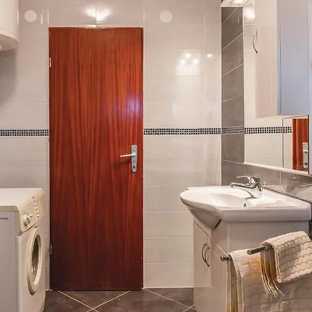 2 Bedroom Beautiful In Sikici * Pola