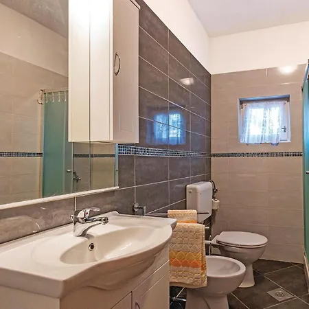 2 Bedroom Beautiful In Sikici Pola