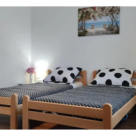 2 Bedroom Beautiful In Sikici بيت للعطل