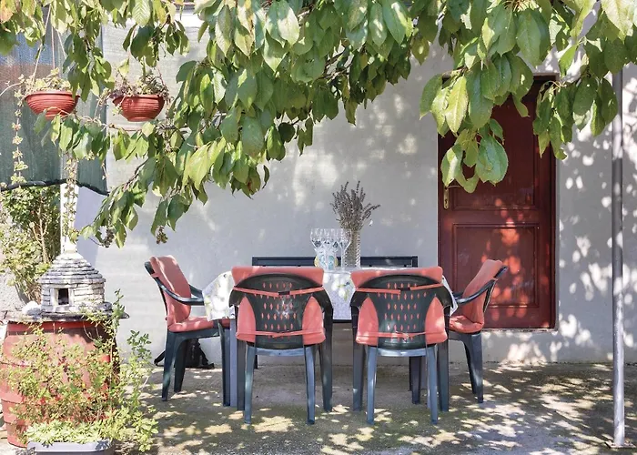 Сasa de vacaciones 2 Bedroom Beautiful In Sikici Pula