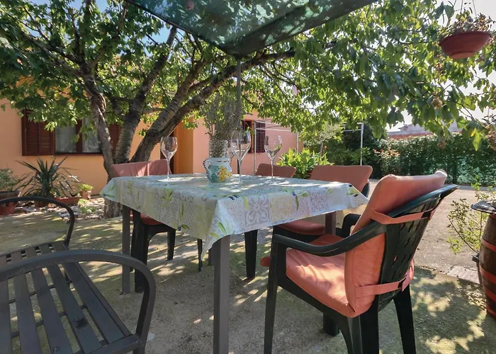 2 Bedroom Beautiful In Sikici Сasa de vacaciones