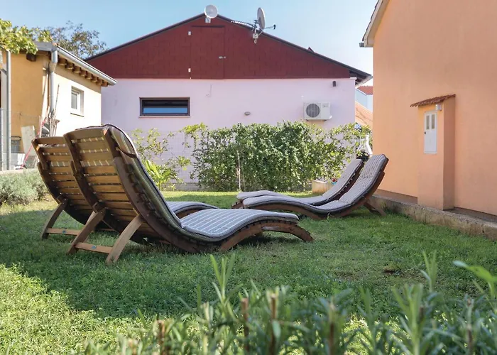 Сasa de vacaciones 2 Bedroom Beautiful In Sikici *