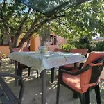 2 Bedroom Beautiful In Sikici Casa vacanze