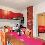 Casa vacanze 2 Bedroom Beautiful In Sikici