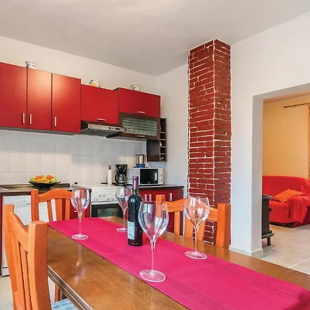 Ferienhaus 2 Bedroom Beautiful In Sikici