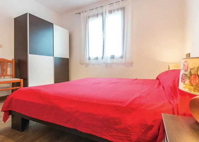 Holiday home 2 Bedroom Beautiful In Sikici Pula