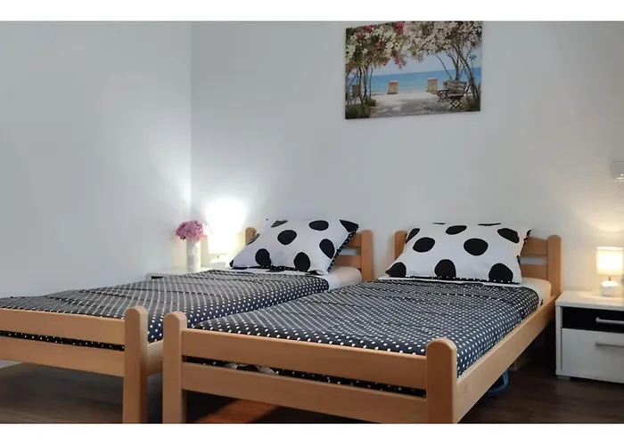 2 Bedroom Beautiful In Sikici 펜션