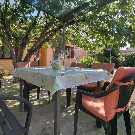 2 Bedroom Beautiful In Sikici Dom wakacyjny