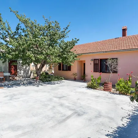 2 Bedroom Beautiful In Sikici Dom wakacyjny Pula