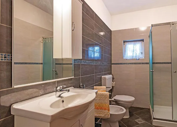 2 Bedroom Beautiful In Sikici Pula