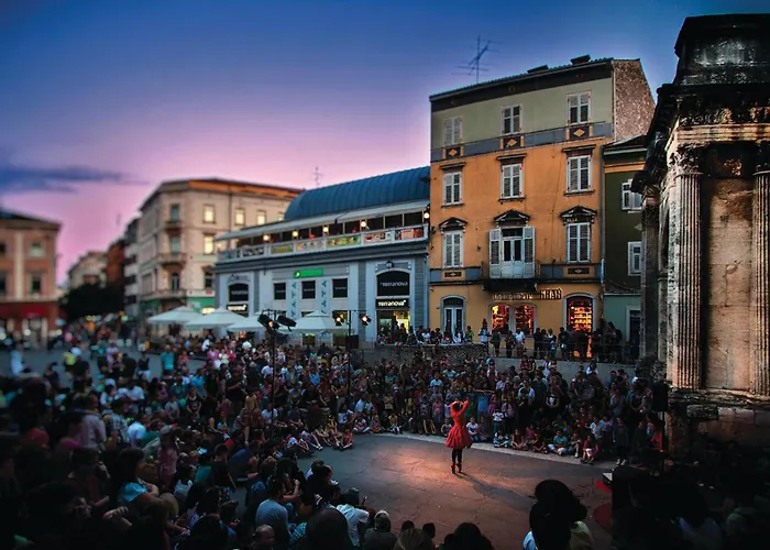 Vikendica 2 Bedroom Beautiful In Sikici