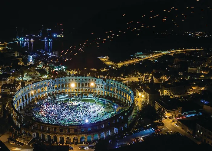 Vikendica 2 Bedroom Beautiful In Sikici